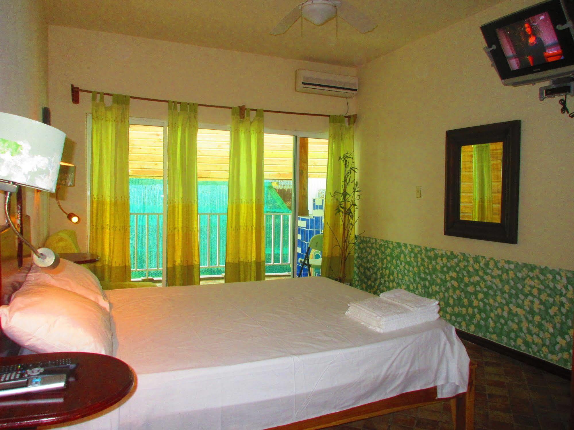 Los Balcones Over The Sea Hotel Bocas del Toro Dış mekan fotoğraf